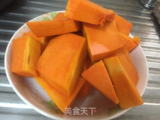咸甜的南瓜焖饭的做法步骤：1