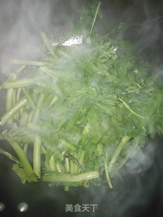 清炒茼蒿的做法步骤：5