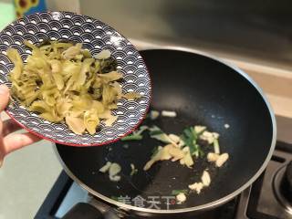 潮汕咸菜炒生蚝的做法步骤：7