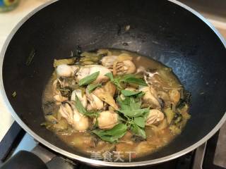 潮汕咸菜炒生蚝的做法步骤：11