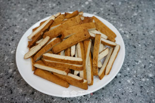 青椒炒香干的做法步骤：4