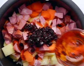火腿肠土豆焖饭的做法步骤：3