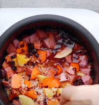 火腿肠土豆焖饭的做法步骤：4