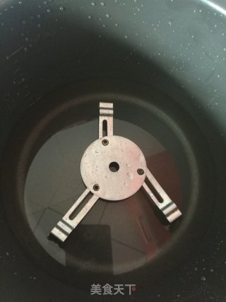 苦菜大肠头汤的做法步骤：2