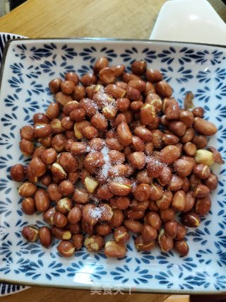 炸花生米的做法步骤：5