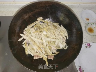 茶笋炒肉片的做法步骤：3