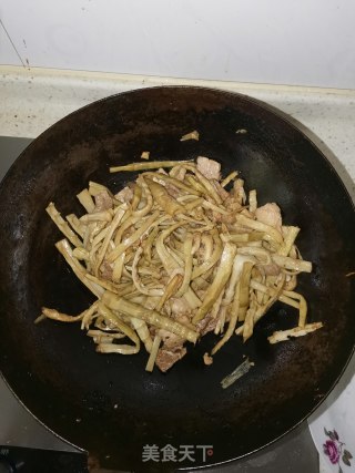 茶笋炒肉片的做法步骤：4