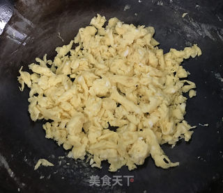 韭菜鸡蛋豆腐皮包的做法步骤：4