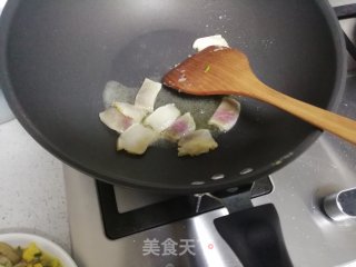 咸肉炒青菜的做法步骤：3