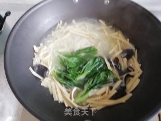 牛肉酸辣米线的做法步骤：7