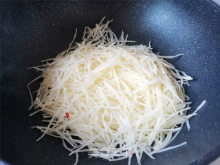 青辣椒炒土豆丝的做法步骤：5