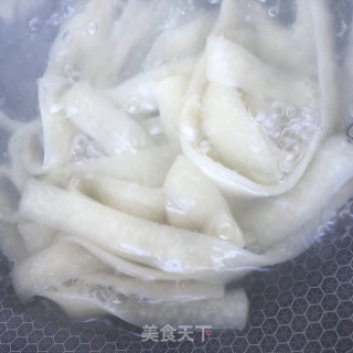 海参煎蛋炒牛筋面的做法步骤：5