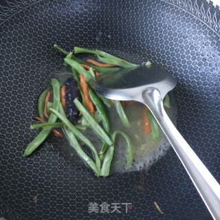 海参煎蛋炒牛筋面的做法步骤：17