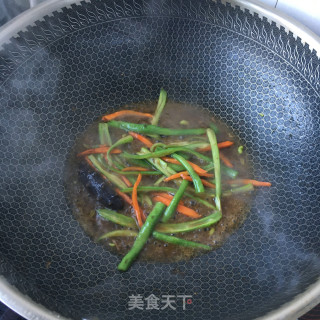 海参煎蛋炒牛筋面的做法步骤：21