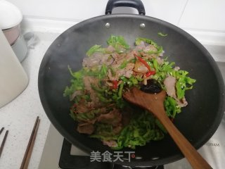青红椒炒牛肉的做法步骤：8