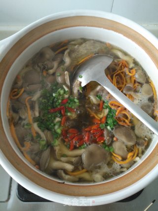 菌菇虫草鹅汤的做法步骤：3