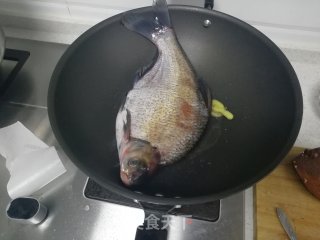 红烧鳊鱼的做法步骤：3