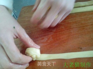 葱油饼的做法步骤：11
