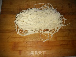 快手酸辣清汤面的做法步骤：1
