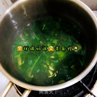 原创【????仙草味道????私房菜????】❤️亲子味道❤️菠菜紫菜虾皮面????的做法步骤：2