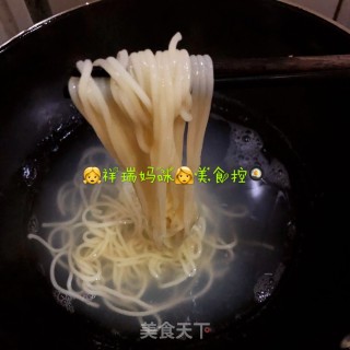 原创【????仙草味道????私房菜????】❤️亲子味道❤️菠菜紫菜虾皮面????的做法步骤：5