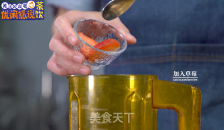 草莓燕麦奶昔的做法步骤：2