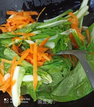 胡萝卜炒小油菜的做法步骤：8