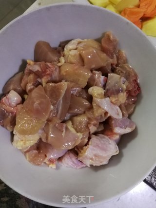 咖喱鸡肉饭的做法步骤：2