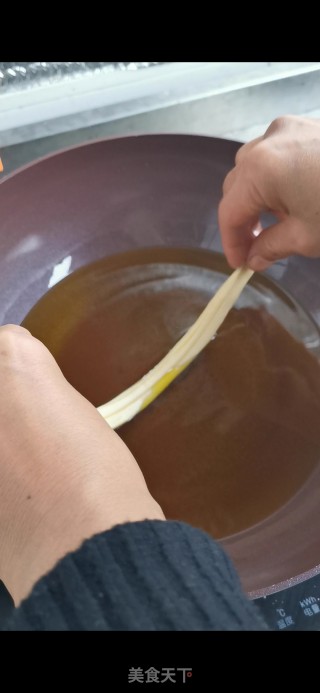 空心油条的做法步骤：5