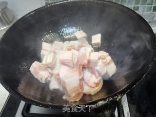 红腐乳烧肉的做法步骤：2