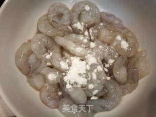 小米椒蒜蓉炒虾仁的做法步骤：3