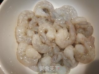 小米椒蒜蓉炒虾仁的做法步骤：4
