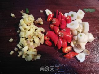 小米椒蒜蓉炒虾仁的做法步骤：5
