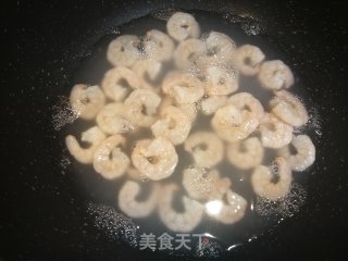 小米椒蒜蓉炒虾仁的做法步骤：7