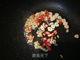 小米椒蒜蓉炒虾仁的做法步骤：9