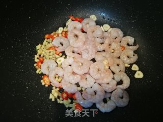 小米椒蒜蓉炒虾仁的做法步骤：10