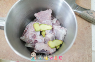 10个月以上排骨海带汤的做法步骤：2