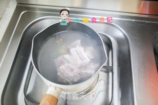 10个月以上排骨海带汤的做法步骤：3