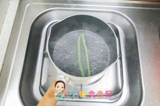 12个月以上辅食香肠紫菜饭团的做法步骤：5