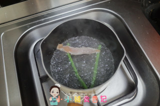 12个月以上辅食香肠紫菜饭团的做法步骤：6