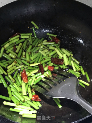 蒜苔鸡蛋炒饼的做法步骤：7