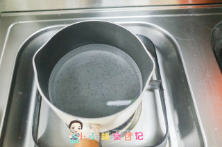 8个月以上奶香水果粒粒面的做法步骤：1