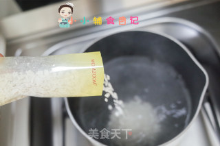 9个月以上青菜炒蛋粒粒面的做法步骤：1