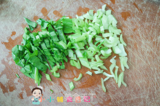 9个月以上青菜炒蛋粒粒面的做法步骤：4