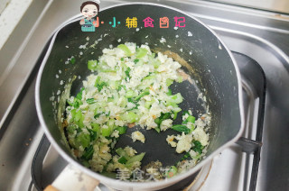 9个月以上青菜炒蛋粒粒面的做法步骤：6