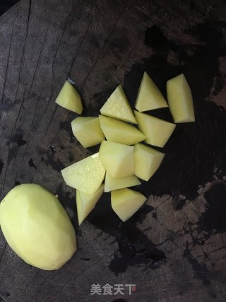 番茄土豆焖牛腩的做法步骤：2