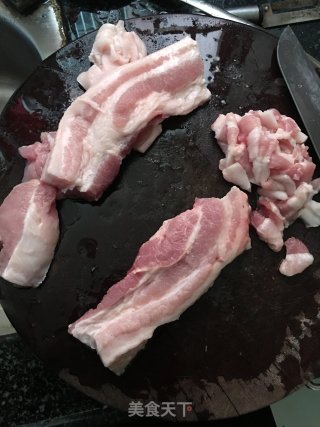 莴笋片炒五花肉的做法步骤：1
