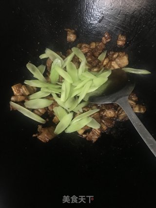 莴笋片炒五花肉的做法步骤：5