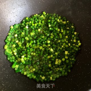 蒜苔炒鸡丁的做法步骤：6