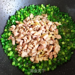 蒜苔炒鸡丁的做法步骤：7